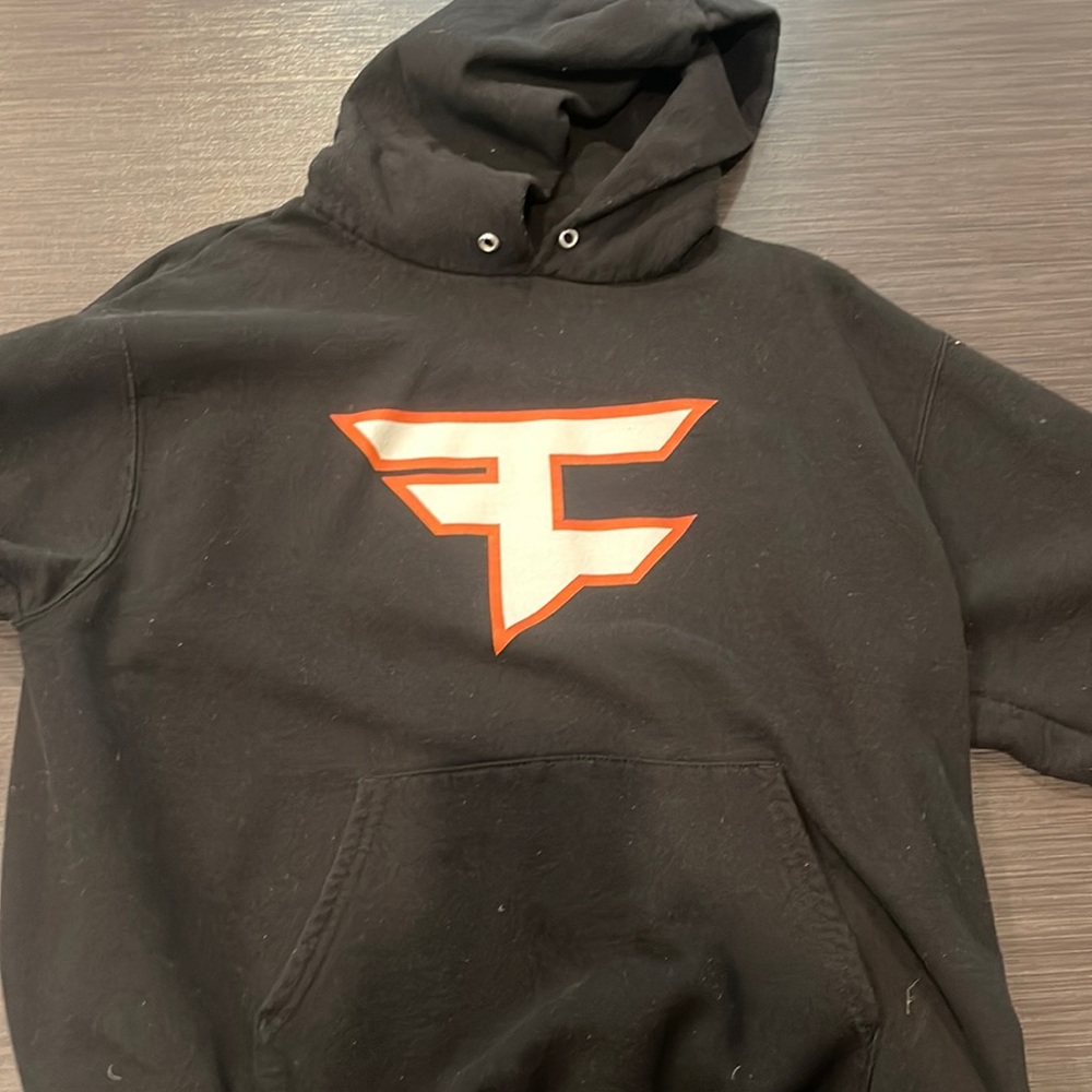 Faze clan sweatshirt